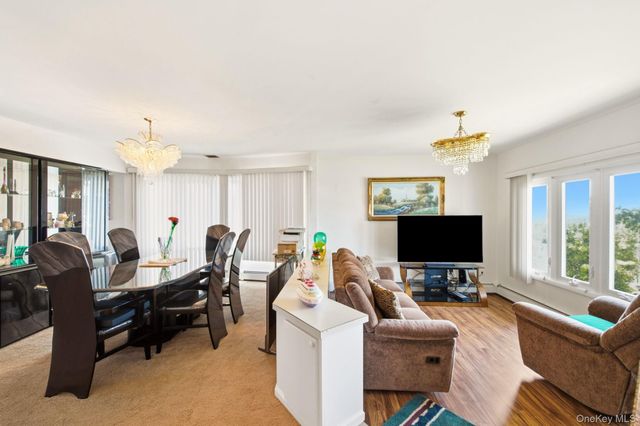 212 Shore Road, Lindenhurst, NY 11757