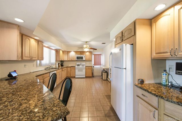 212 Shore Road, Lindenhurst, NY 11757