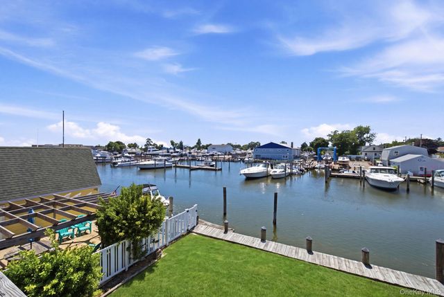 212 Shore Road, Lindenhurst, NY 11757