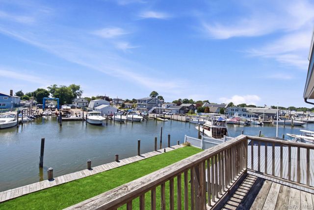 212 Shore Road, Lindenhurst, NY 11757