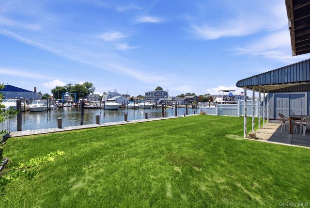212 Shore Road, Lindenhurst, NY 11757