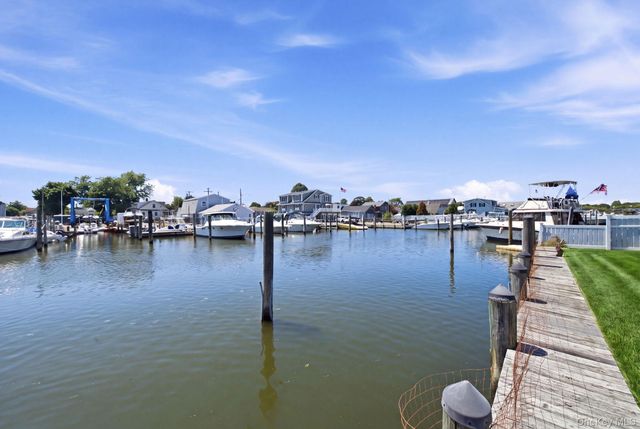 212 Shore Road, Lindenhurst, NY 11757
