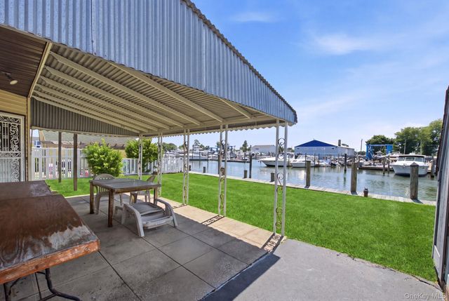 212 Shore Road, Lindenhurst, NY 11757