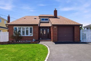 212 Shore Road, Lindenhurst, NY 11757