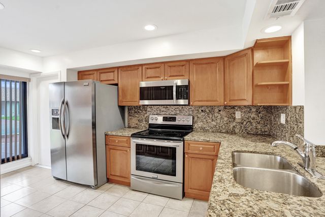 2253 SW 17TH Drive, Deerfield Beach, FL 33442