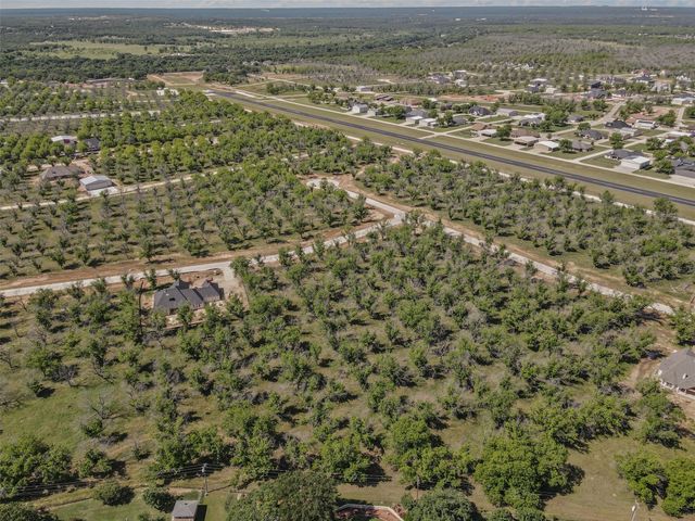 1006 E Landings Road N, Granbury, TX 76049