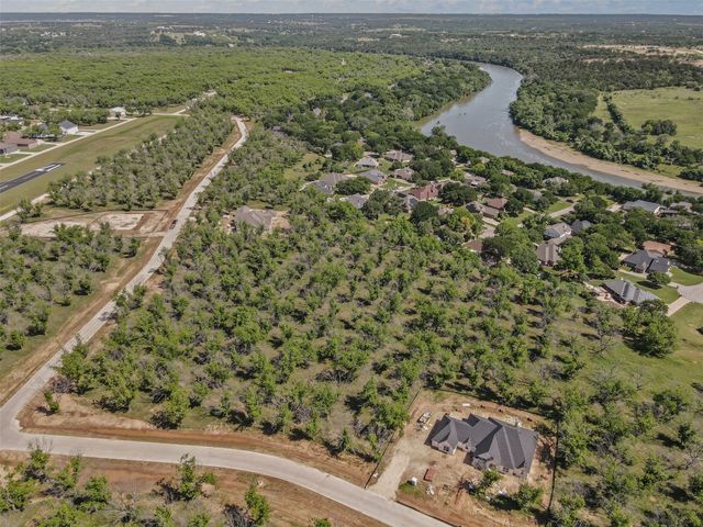 1006 E Landings Road N, Granbury, TX 76049