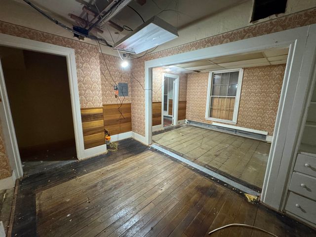 33 Pleasant Street, Littleton, NH 03561