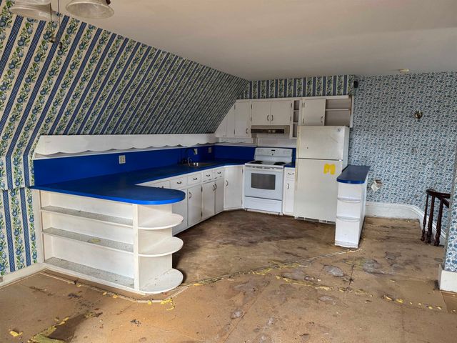 33 Pleasant Street, Littleton, NH 03561