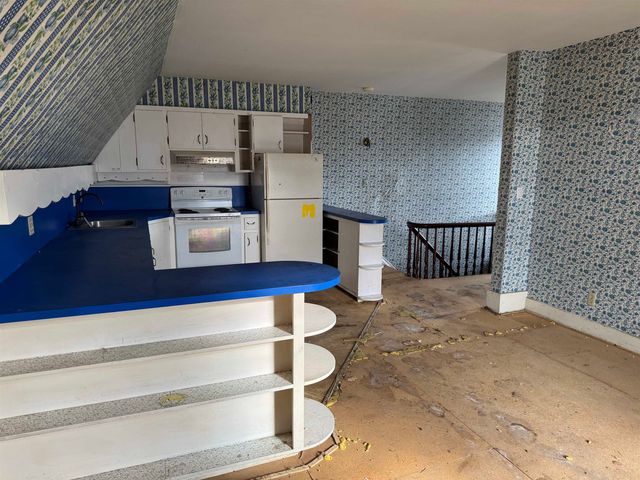 33 Pleasant Street, Littleton, NH 03561