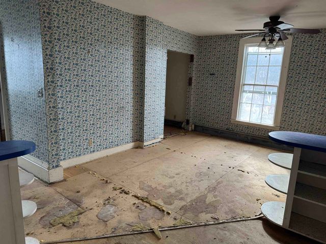 33 Pleasant Street, Littleton, NH 03561