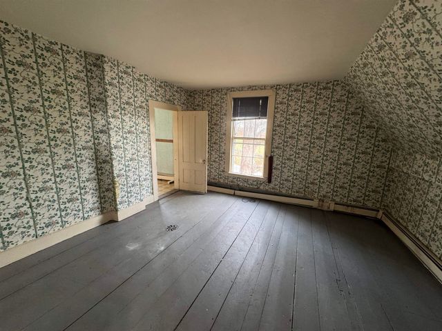 33 Pleasant Street, Littleton, NH 03561