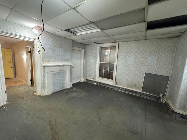 33 Pleasant Street, Littleton, NH 03561