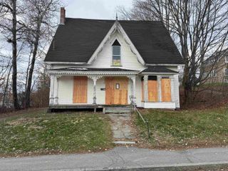 33 Pleasant Street, Littleton, NH 03561