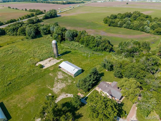 2101 S Spur 127, Greenville, IL 62246