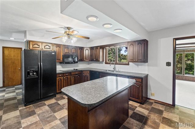2101 S Spur 127, Greenville, IL 62246