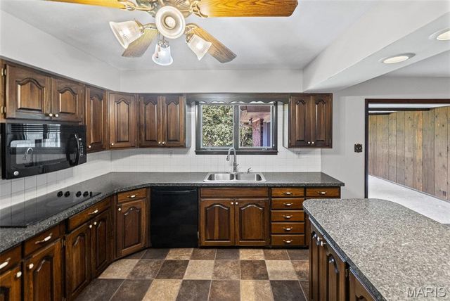 2101 S Spur 127, Greenville, IL 62246