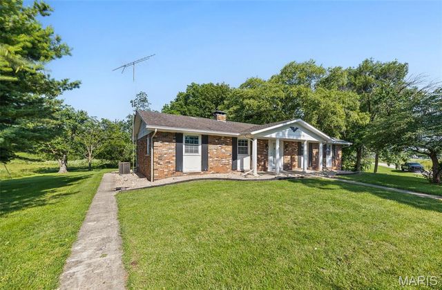 2101 S Spur 127, Greenville, IL 62246