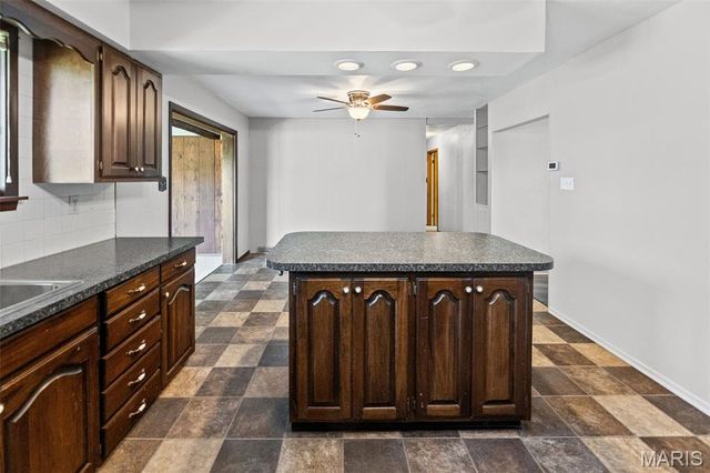2101 S Spur 127, Greenville, IL 62246