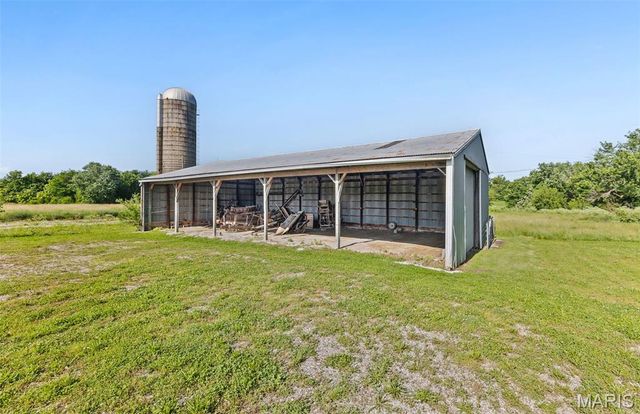 2101 S Spur 127, Greenville, IL 62246