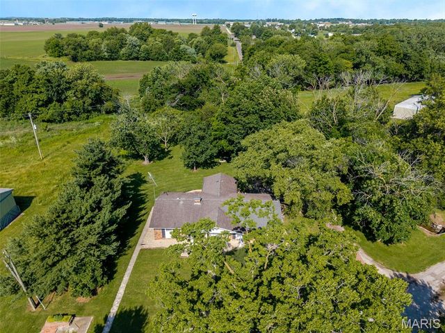 2101 S Spur 127, Greenville, IL 62246