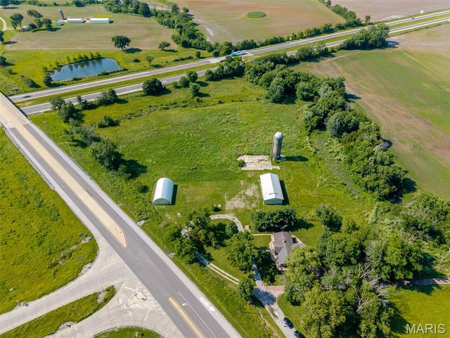 2101 S Spur 127, Greenville, IL 62246