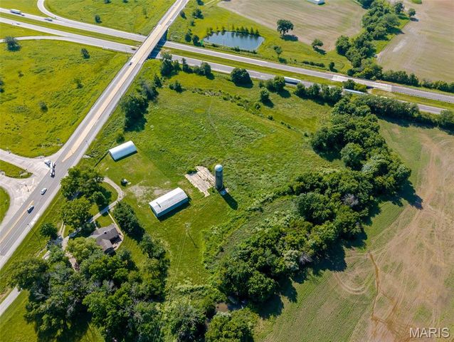 2101 S Spur 127, Greenville, IL 62246