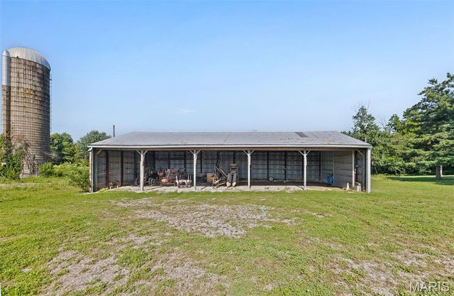 2101 S Spur 127, Greenville, IL 62246