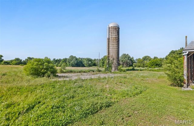 2101 S Spur 127, Greenville, IL 62246