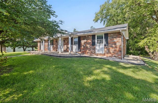 2101 S Spur 127, Greenville, IL 62246
