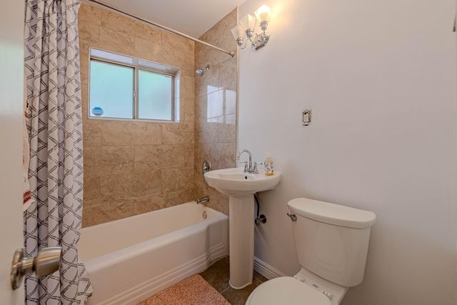 1808 Bryn Mawr Drive NE, Albuquerque, NM 87106