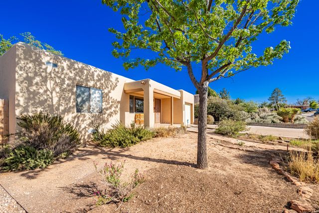 1808 Bryn Mawr Drive NE, Albuquerque, NM 87106