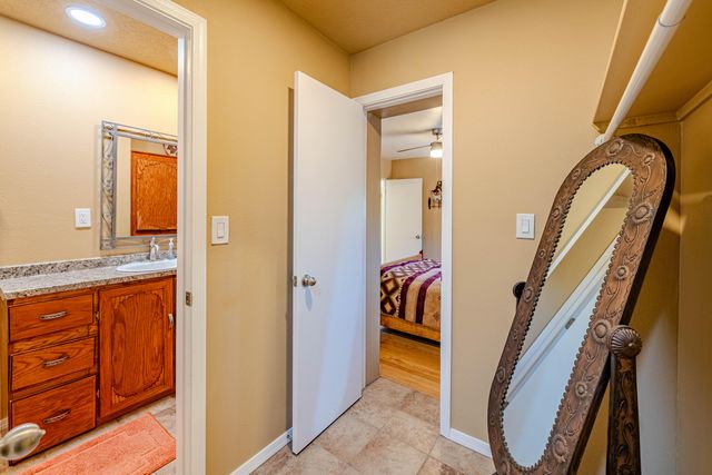 1808 Bryn Mawr Drive NE, Albuquerque, NM 87106