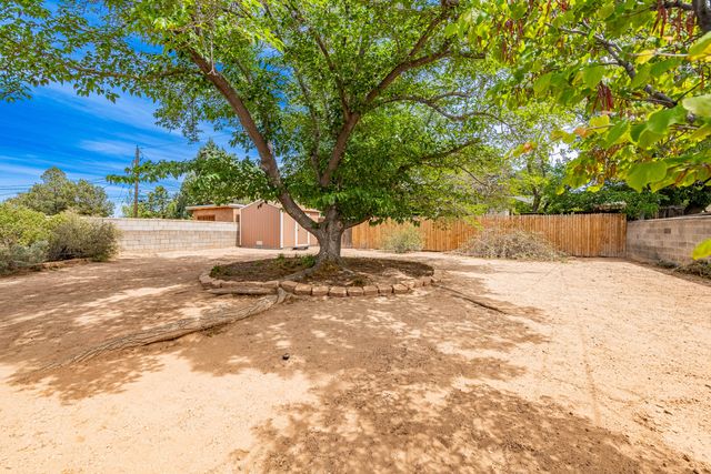 1808 Bryn Mawr Drive NE, Albuquerque, NM 87106
