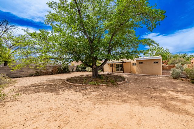 1808 Bryn Mawr Drive NE, Albuquerque, NM 87106