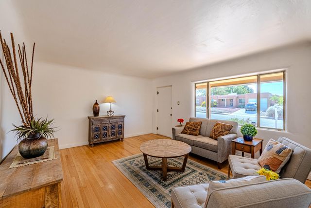 1808 Bryn Mawr Drive NE, Albuquerque, NM 87106
