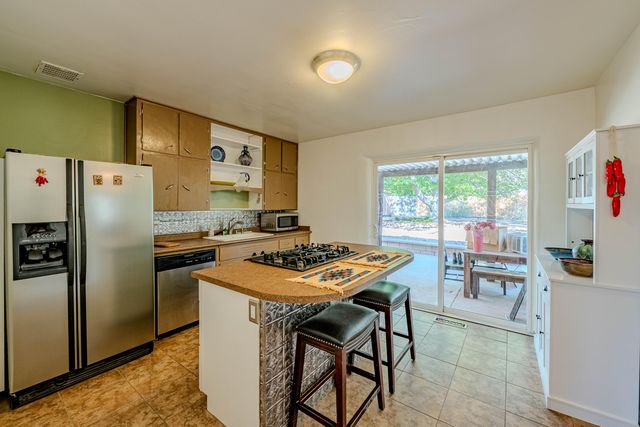 1808 Bryn Mawr Drive NE, Albuquerque, NM 87106