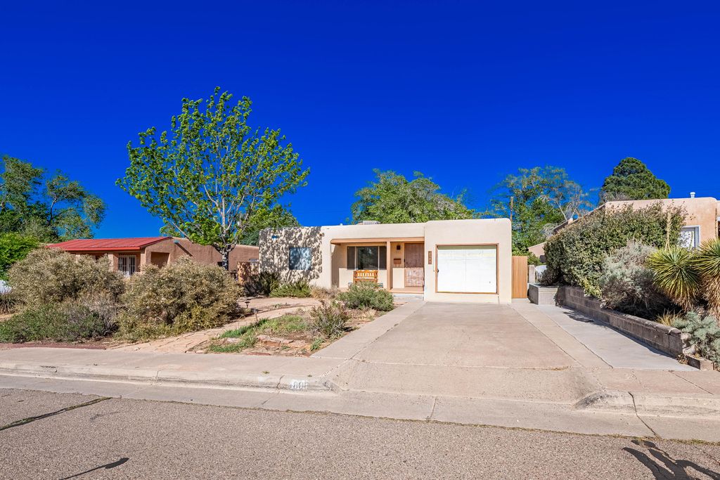 1808 Bryn Mawr Drive NE, Albuquerque, NM 87106