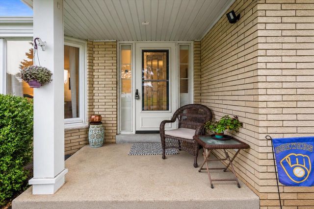 4800 Sussex LANE, Greendale, WI 53129