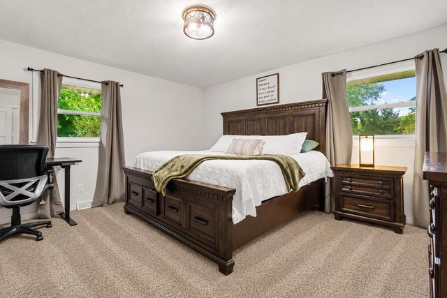 4800 Sussex LANE, Greendale, WI 53129
