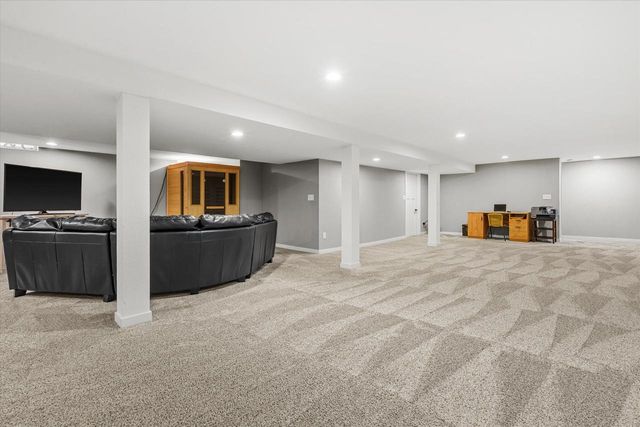 4800 Sussex LANE, Greendale, WI 53129