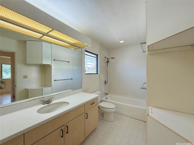 1214 Nehoa Street A, Honolulu, HI 96822