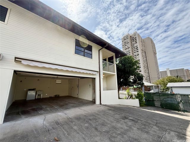 1214 Nehoa Street A, Honolulu, HI 96822