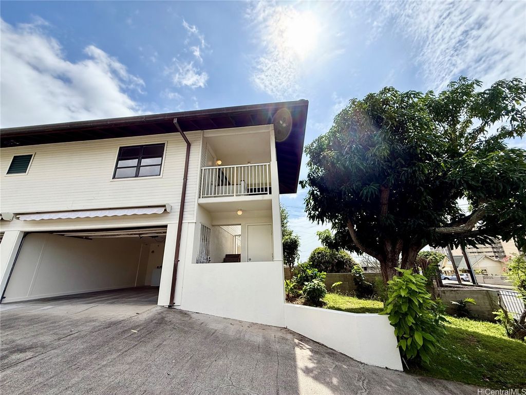 1214 Nehoa Street A, Honolulu, HI 96822