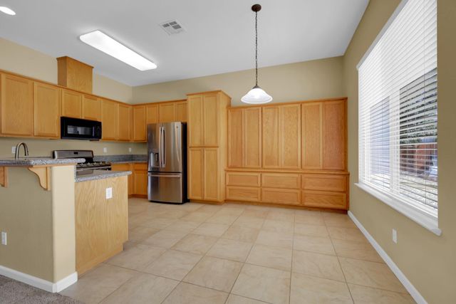 640 Corby Ct, Yuba City, CA 95991