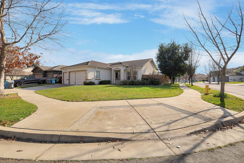 640 Corby Ct, Yuba City, CA 95991