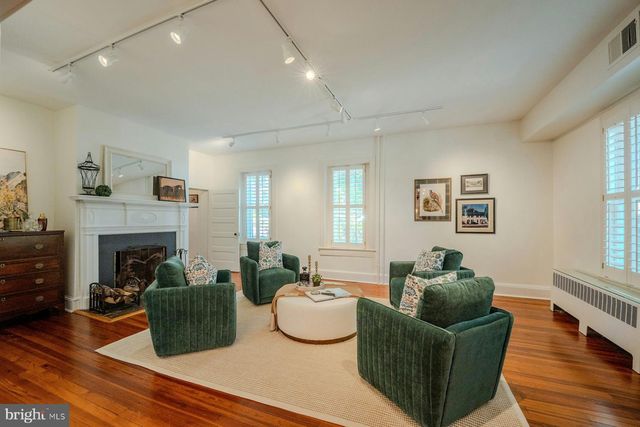208 EDWARDS FERRY RD NE, Leesburg, VA 20176