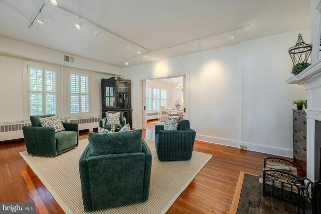 208 EDWARDS FERRY RD NE, Leesburg, VA 20176