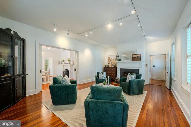 208 EDWARDS FERRY RD NE, Leesburg, VA 20176