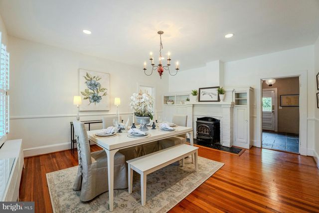 208 EDWARDS FERRY RD NE, Leesburg, VA 20176